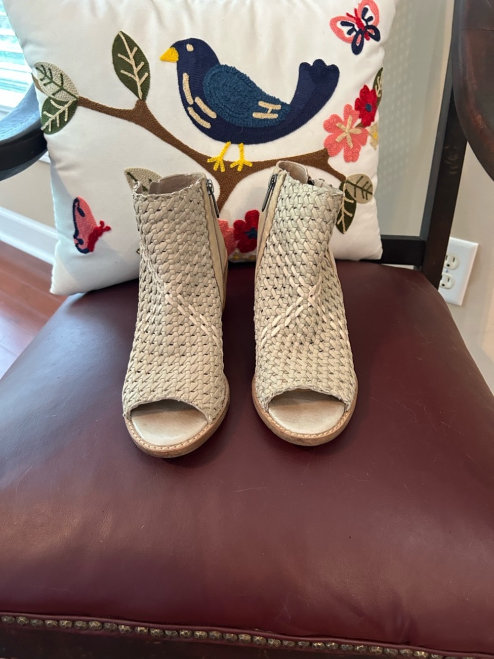 Sam Edelman Woven Peep-Toe Ankle Booties in Beige. Size 7.5